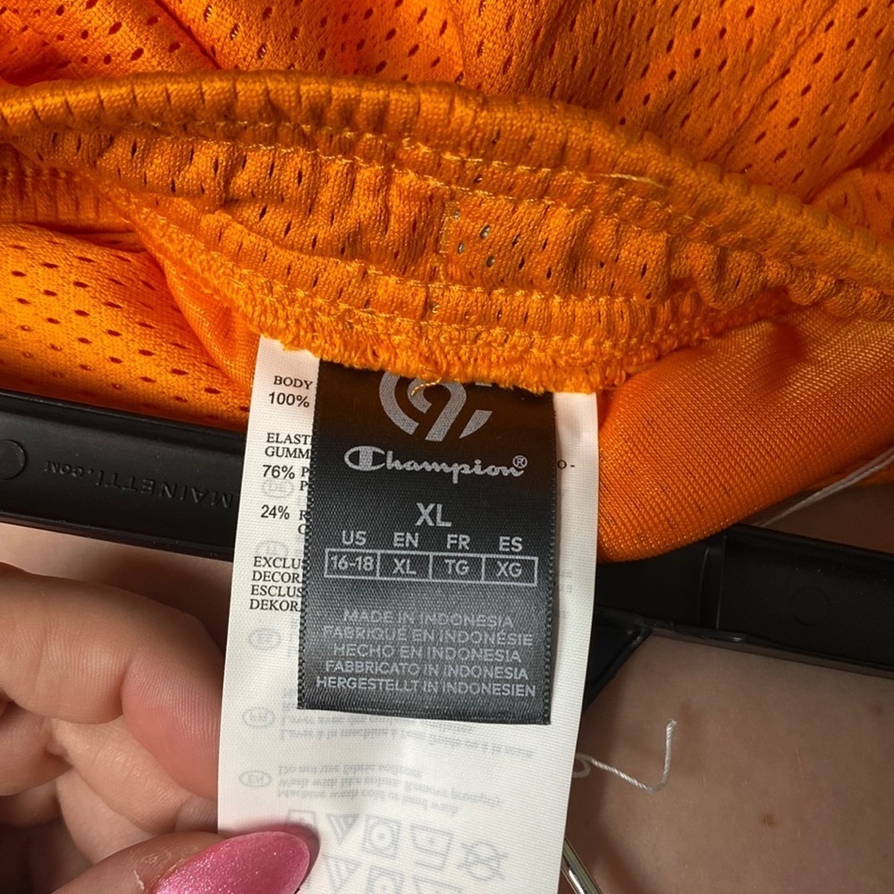 Kids orange basketball shorts, size XL. 2 pockets and drawstring. - Picture 3 of 5